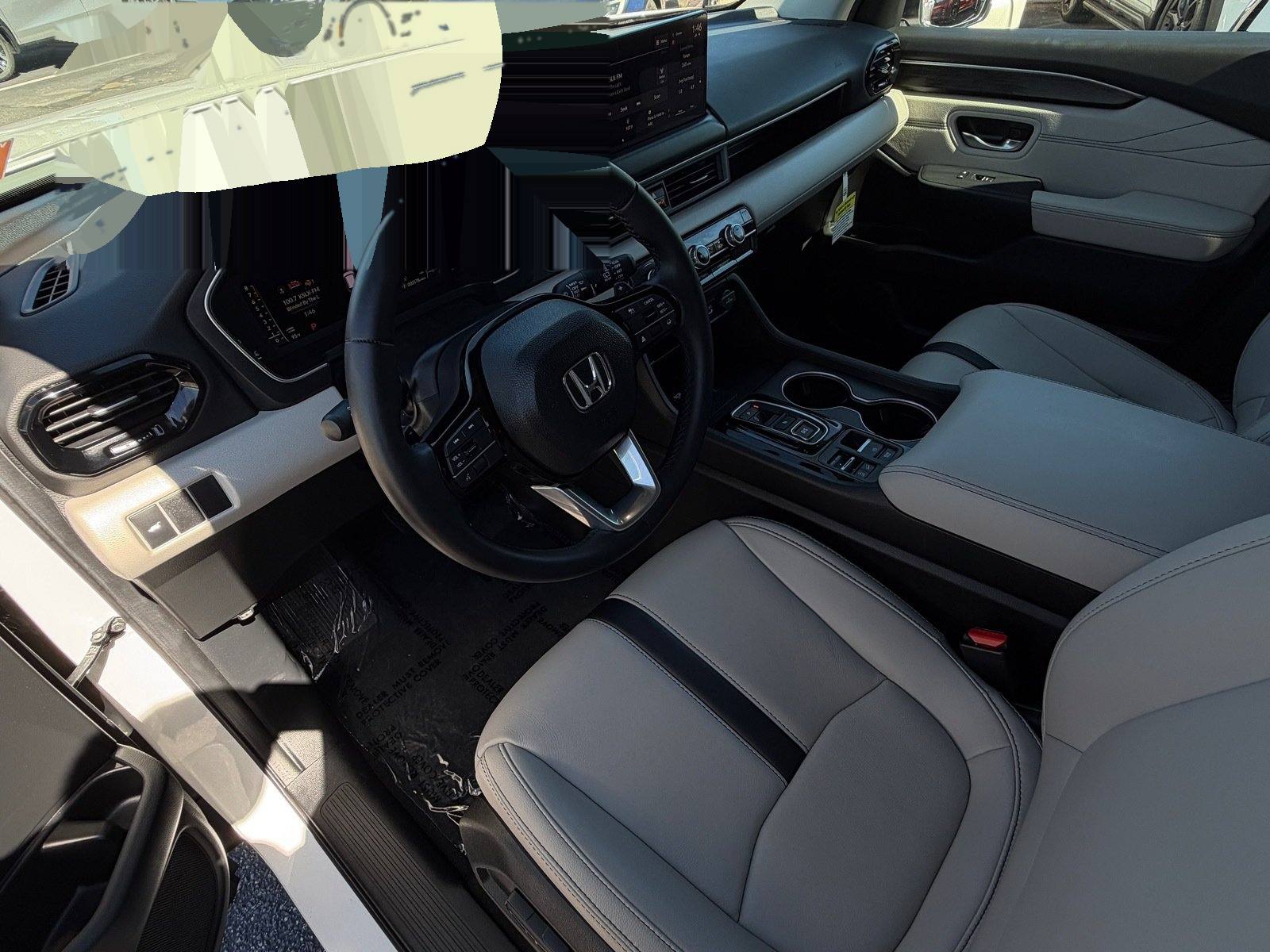 2026 Honda Pilot Touring — photo 14 thumbnail