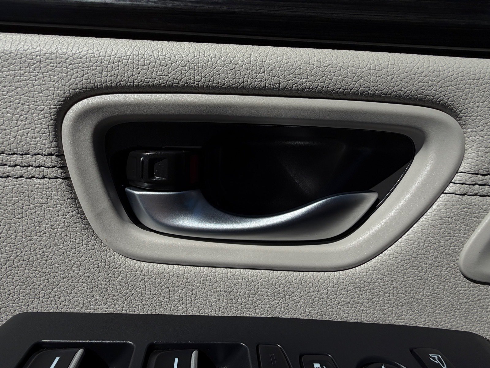 2026 Honda Pilot Touring — photo 16 thumbnail