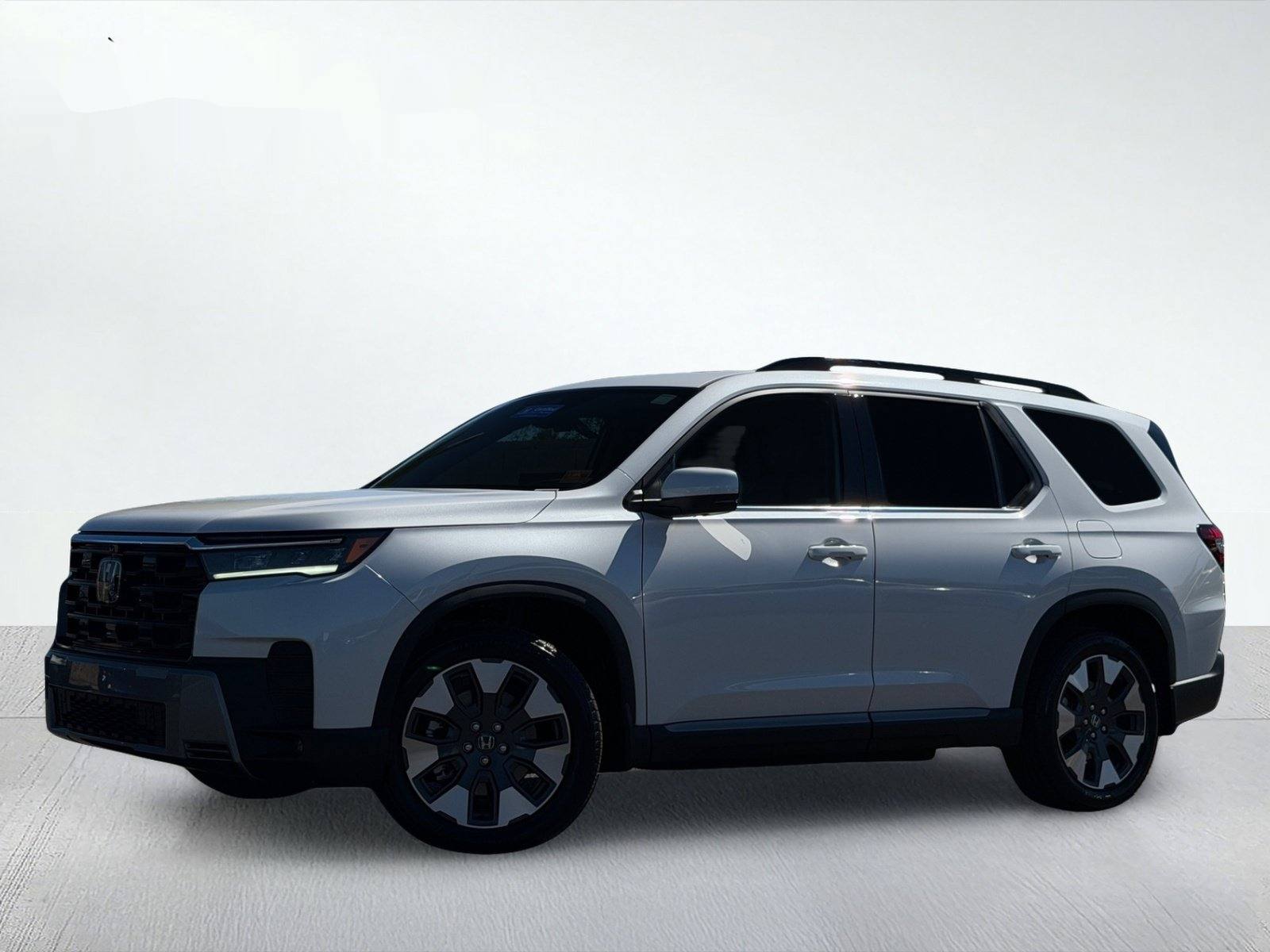 2026 Honda Pilot Touring — photo 2 thumbnail