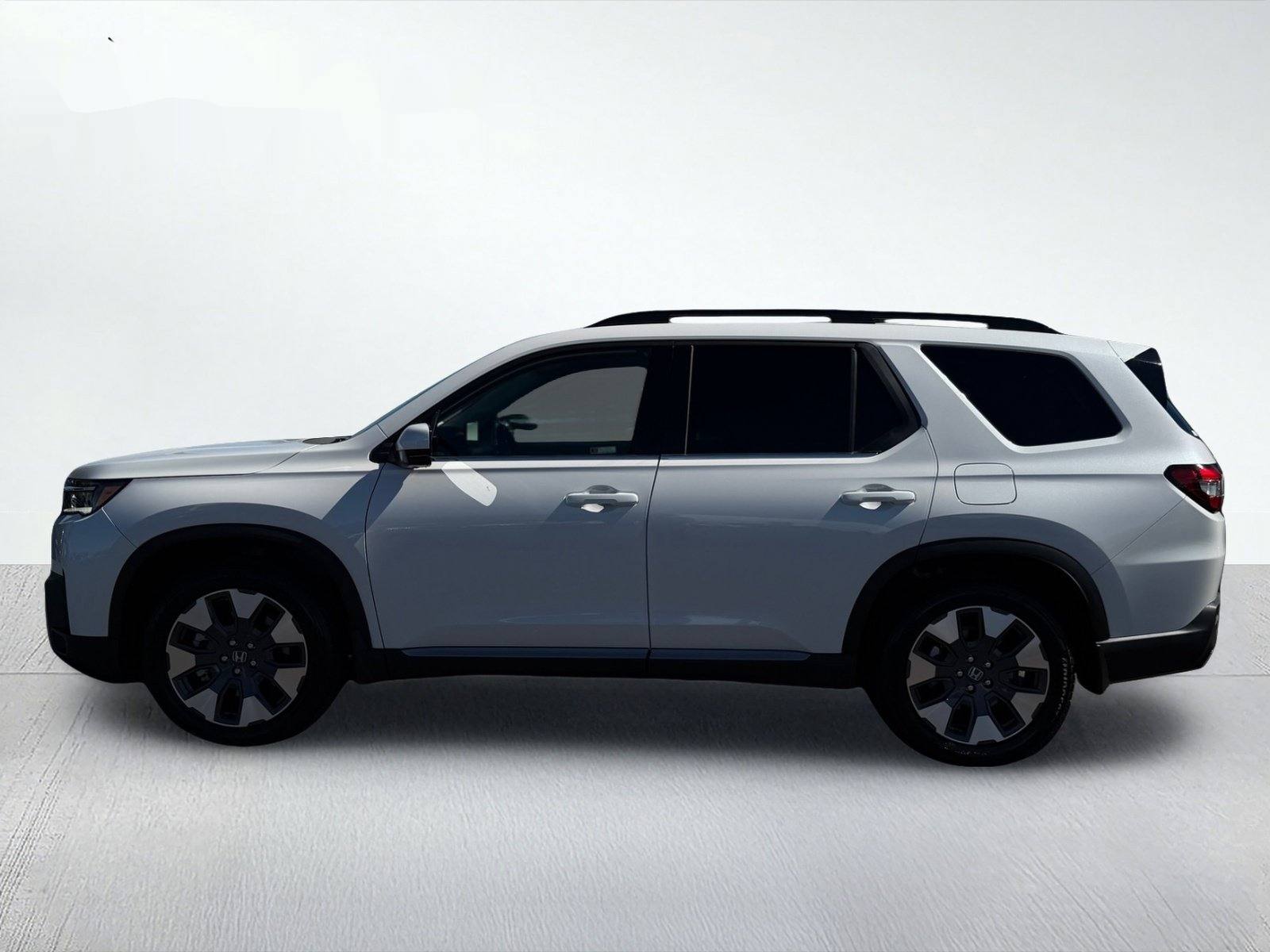2026 Honda Pilot Touring — photo 3 thumbnail
