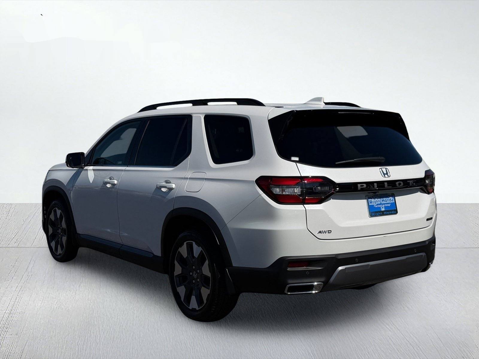 2026 Honda Pilot Touring — photo 4 thumbnail