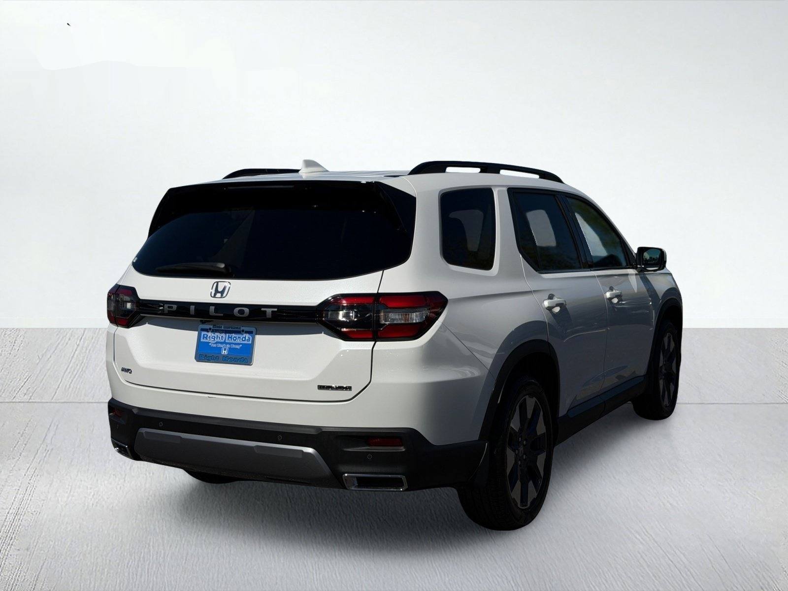 2026 Honda Pilot Touring — photo 6 thumbnail
