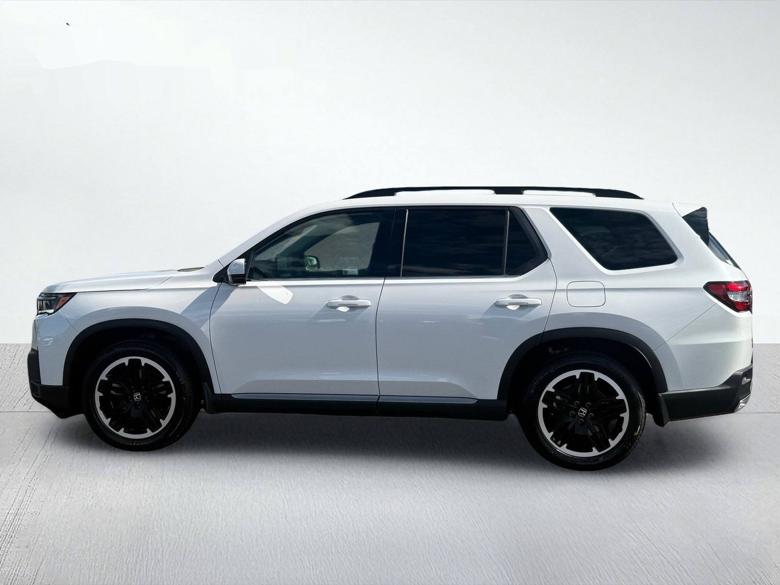 2026 Honda Pilot Touring — photo 2 thumbnail
