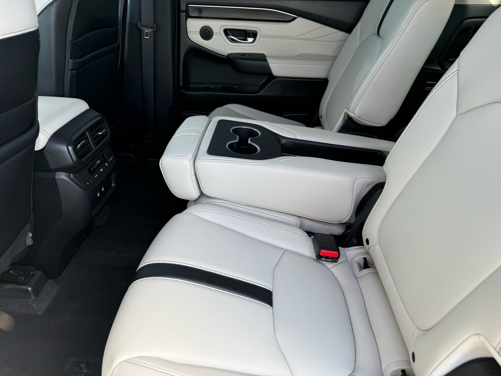 2026 Honda Pilot Touring — photo 25 thumbnail