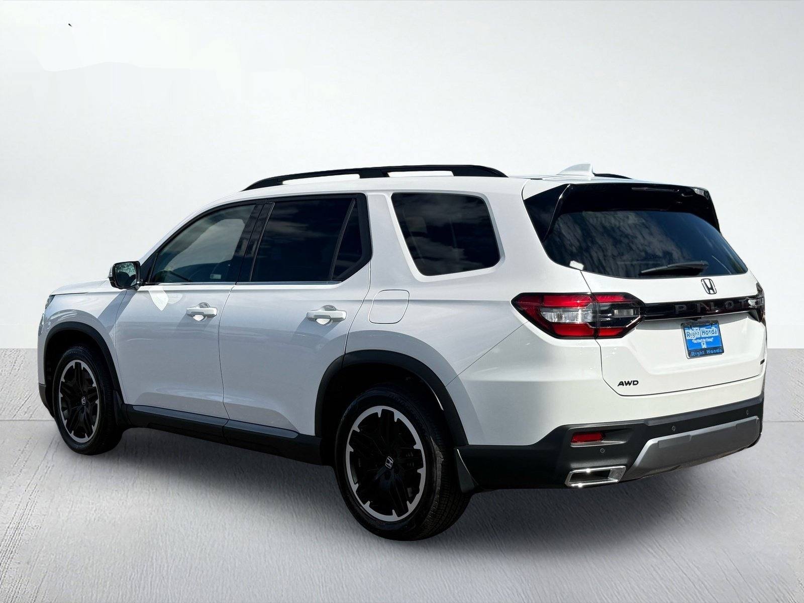 2026 Honda Pilot Touring — photo 3 thumbnail