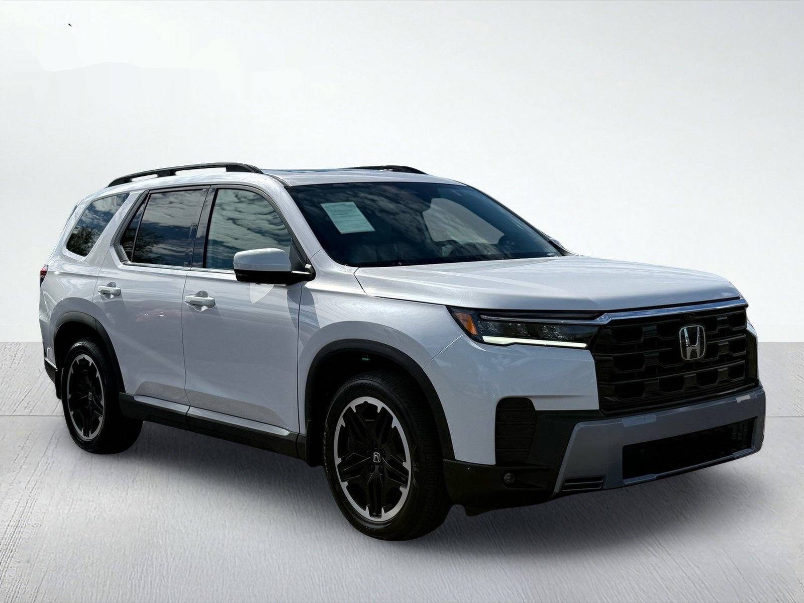 2026 Honda Pilot Touring — photo 8 thumbnail