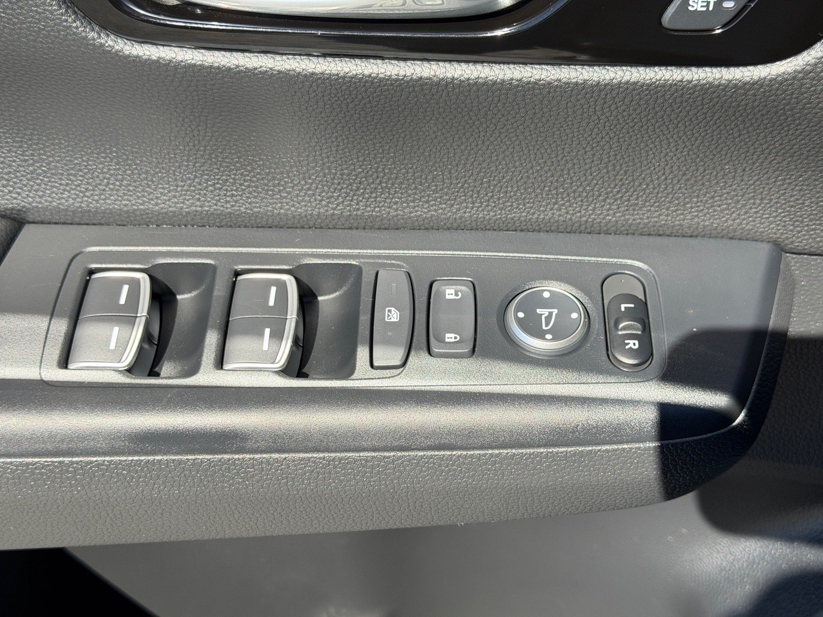 2026 Honda CR-V Hybrid Sport Touring — photo 16 thumbnail