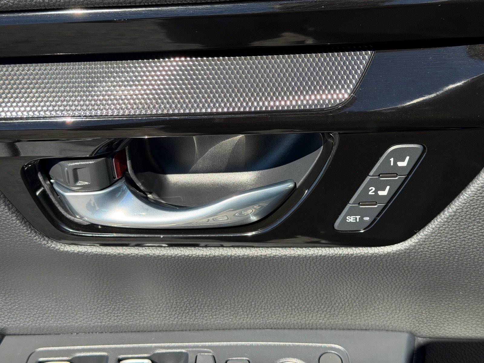 2026 Honda CR-V Hybrid Sport Touring — photo 17 thumbnail