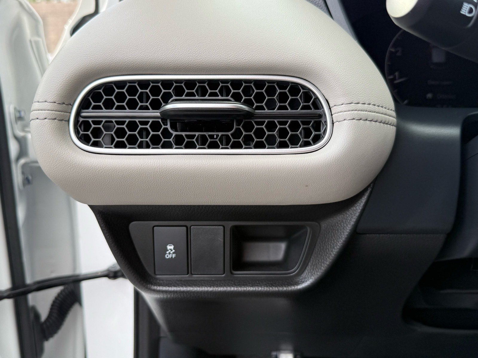 2027 Honda HR-V EX-L — photo 16 thumbnail
