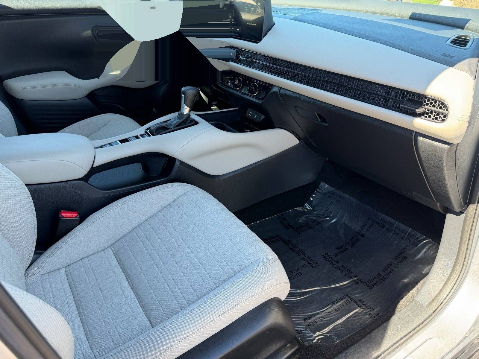 2027 Honda HR-V LX — photo 12 thumbnail