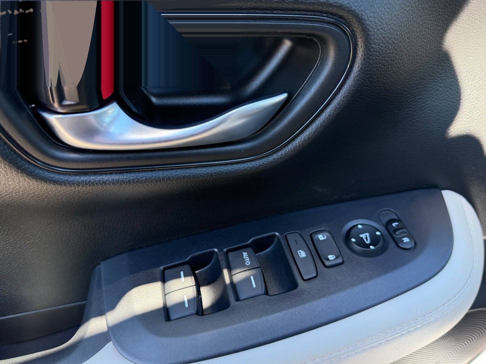 2027 Honda HR-V LX — photo 22 thumbnail