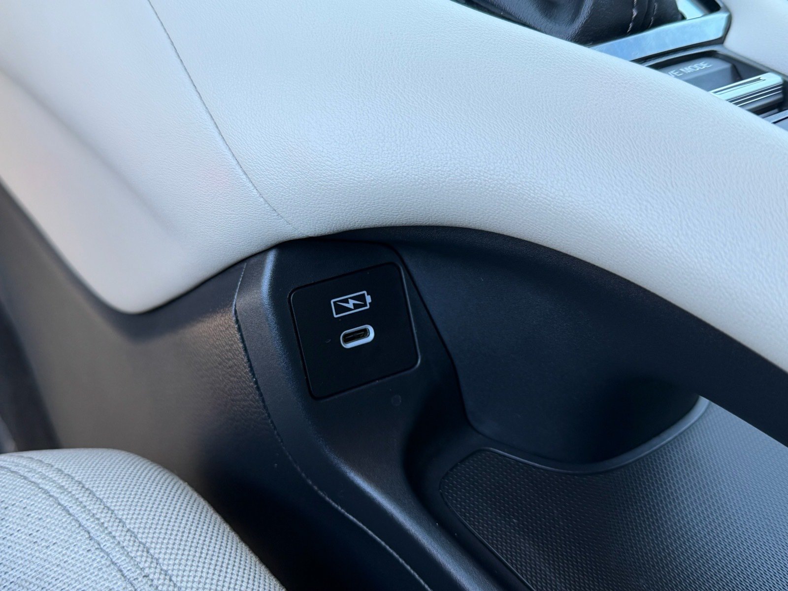 2027 Honda HR-V LX — photo 31 thumbnail