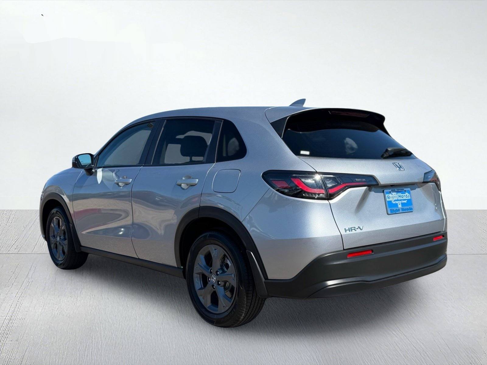 2027 Honda HR-V LX — photo 4 thumbnail