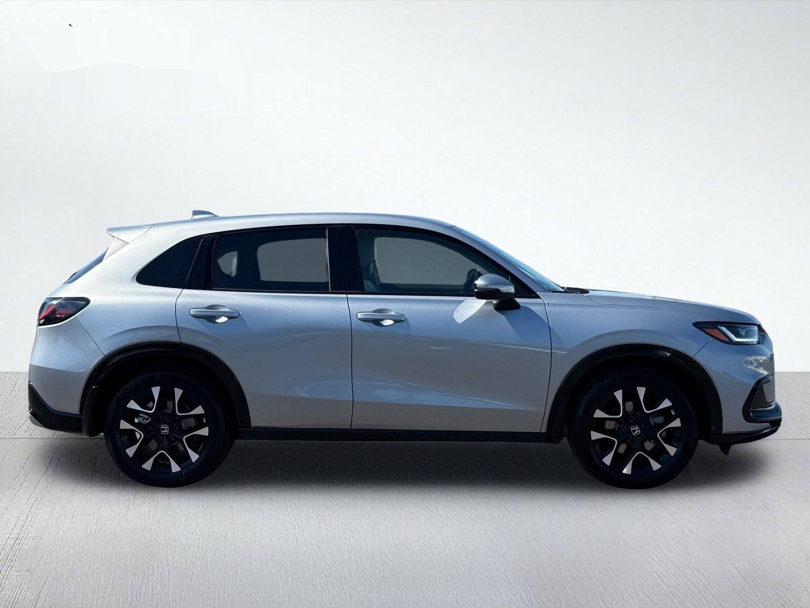 2027 Honda HR-V EX-L — photo 7 thumbnail