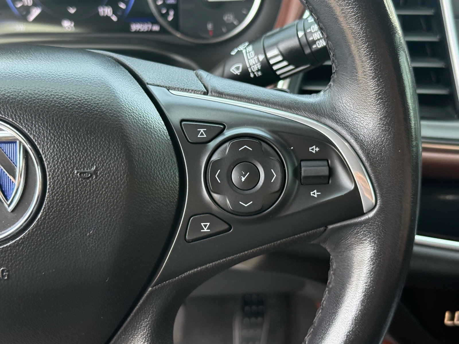 2021 Buick Enclave Avenir — photo 17 thumbnail