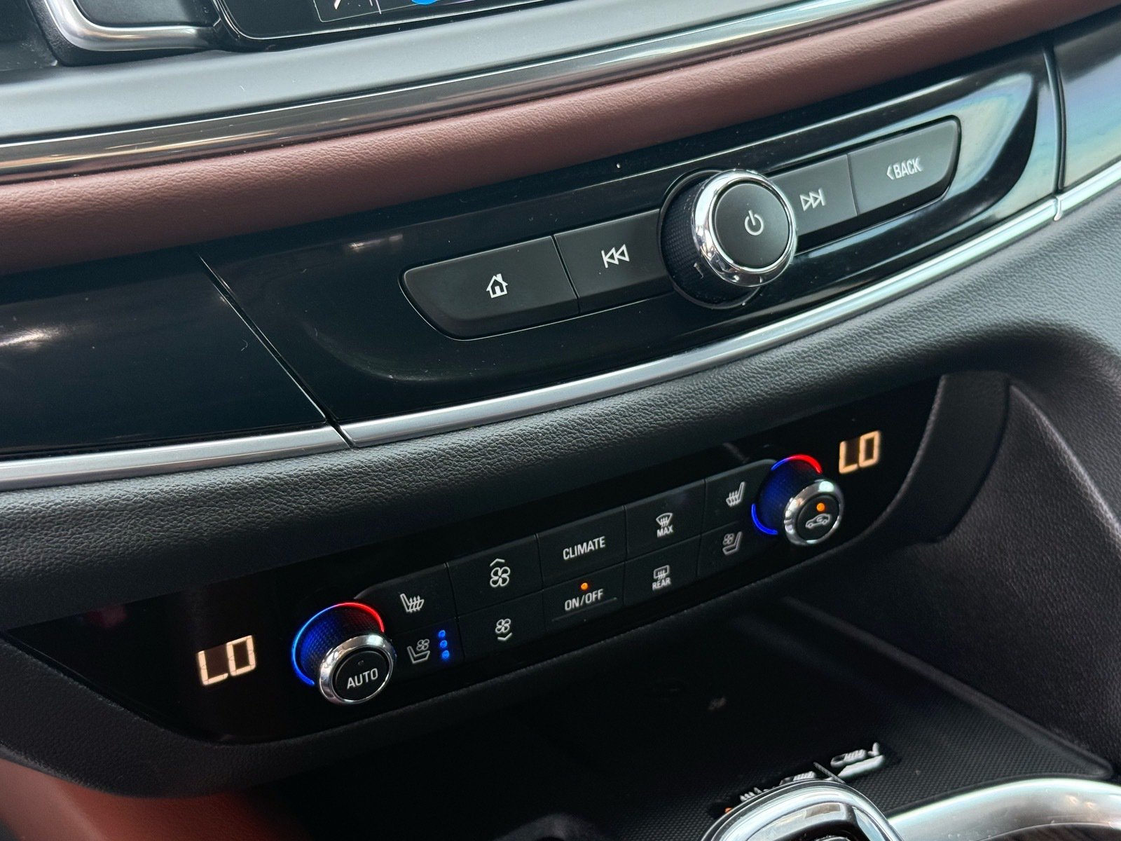 2021 Buick Enclave Avenir — photo 22 thumbnail