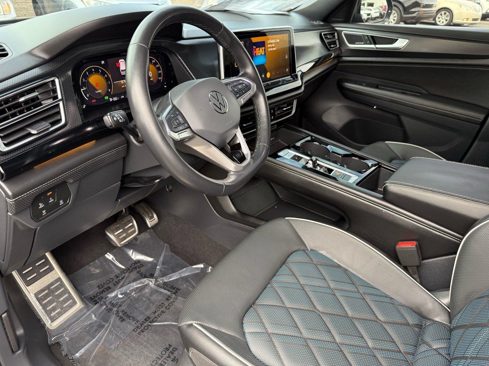 2024 Volkswagen Atlas Cross Sport 2.0T SEL Premium R-Line — photo 11 thumbnail