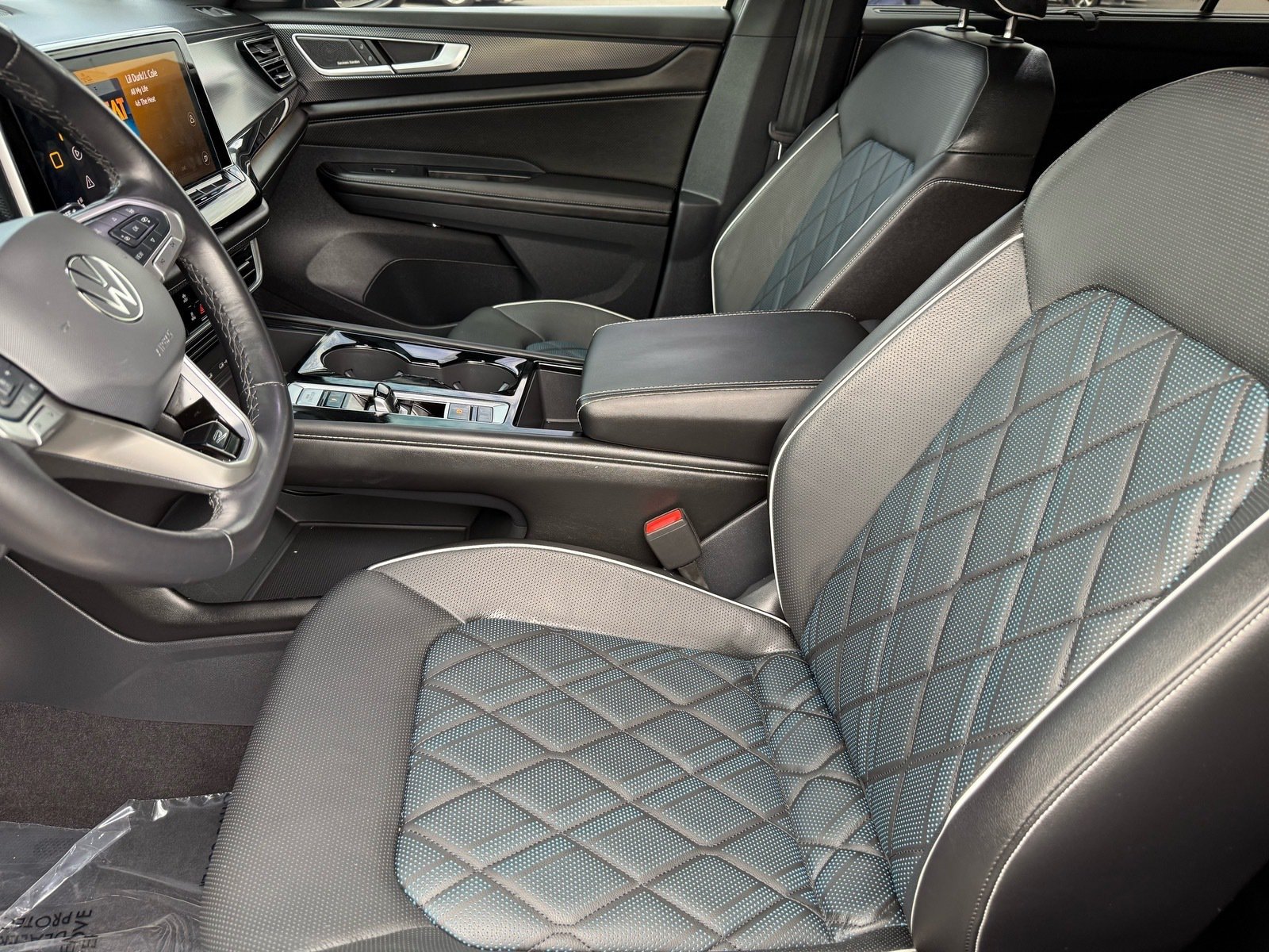 2024 Volkswagen Atlas Cross Sport 2.0T SEL Premium R-Line — photo 12 thumbnail