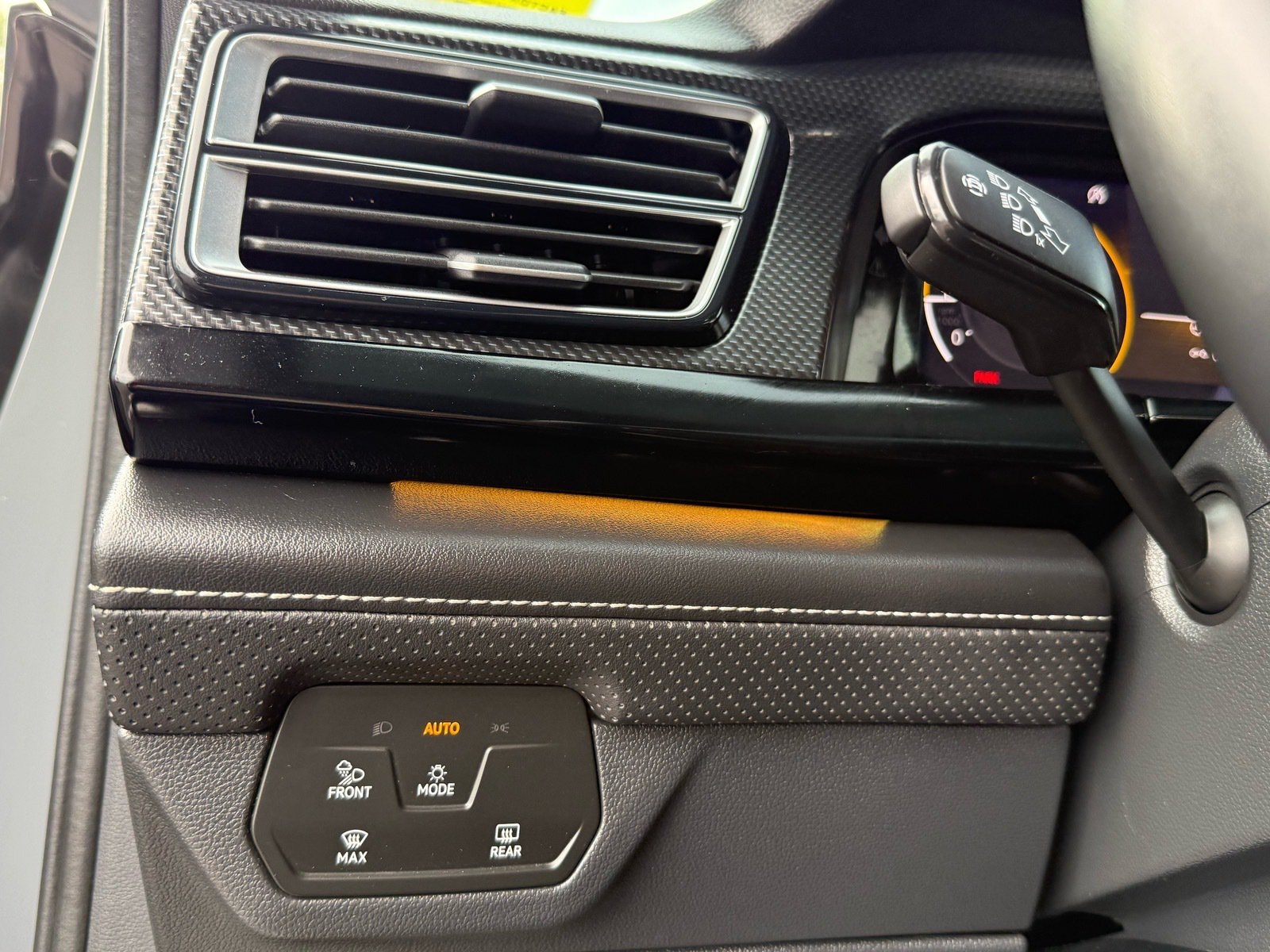 2024 Volkswagen Atlas Cross Sport 2.0T SEL Premium R-Line — photo 14 thumbnail