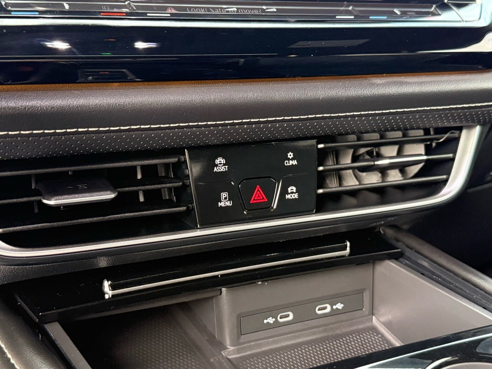 2024 Volkswagen Atlas Cross Sport 2.0T SEL Premium R-Line — photo 22 thumbnail