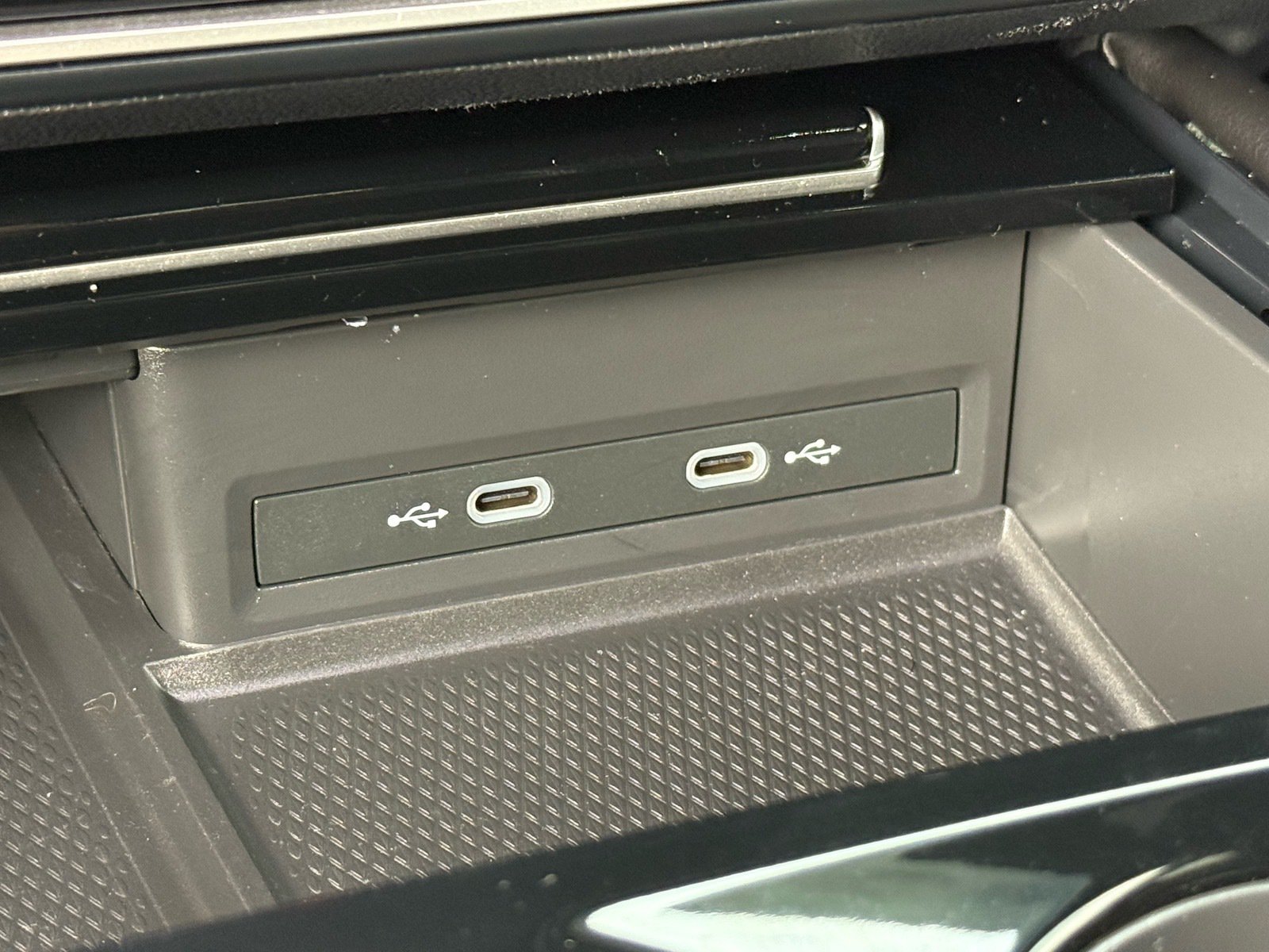 2024 Volkswagen Atlas Cross Sport 2.0T SEL Premium R-Line — photo 23 thumbnail