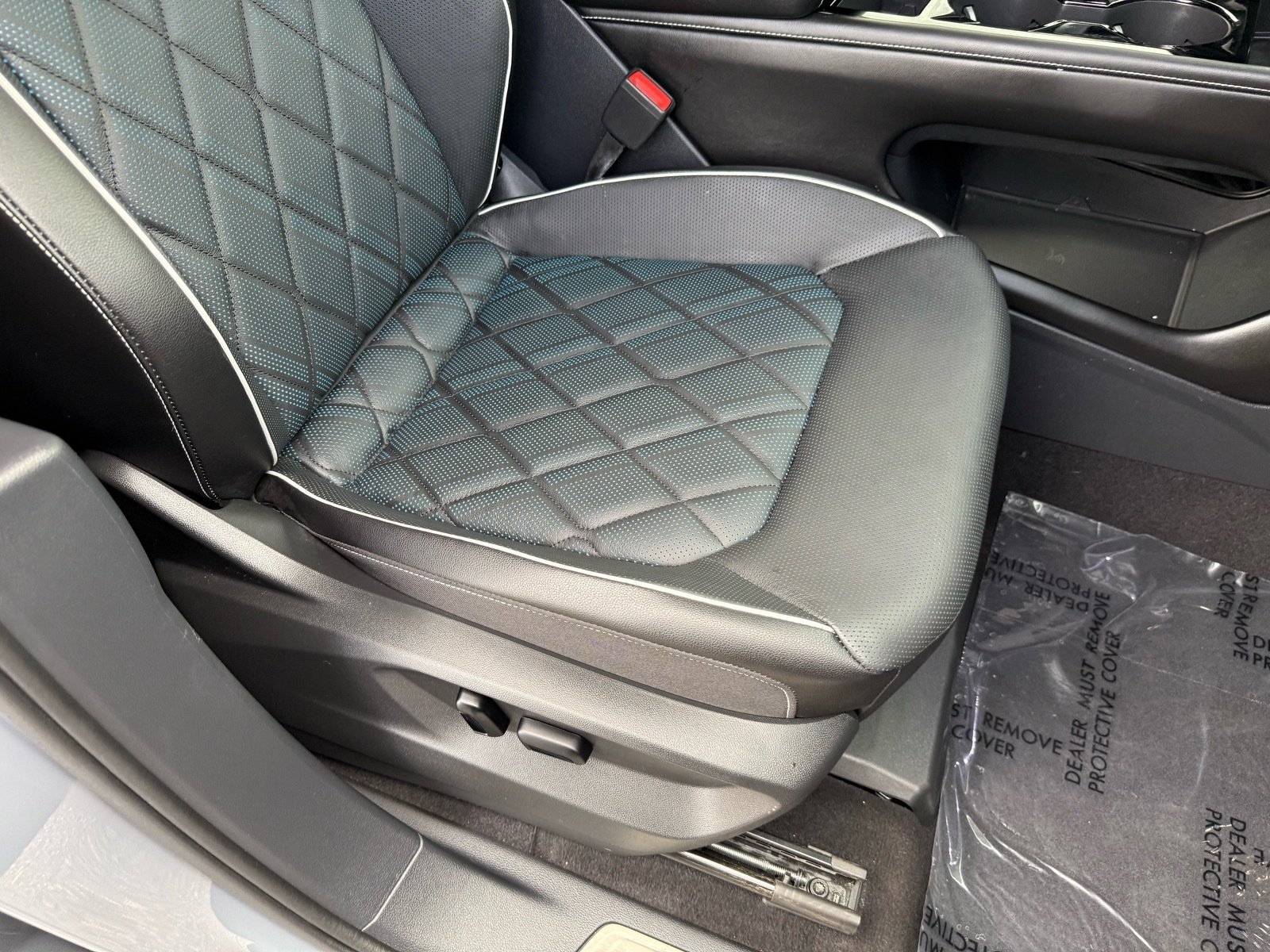 2024 Volkswagen Atlas Cross Sport 2.0T SEL Premium R-Line — photo 31 thumbnail