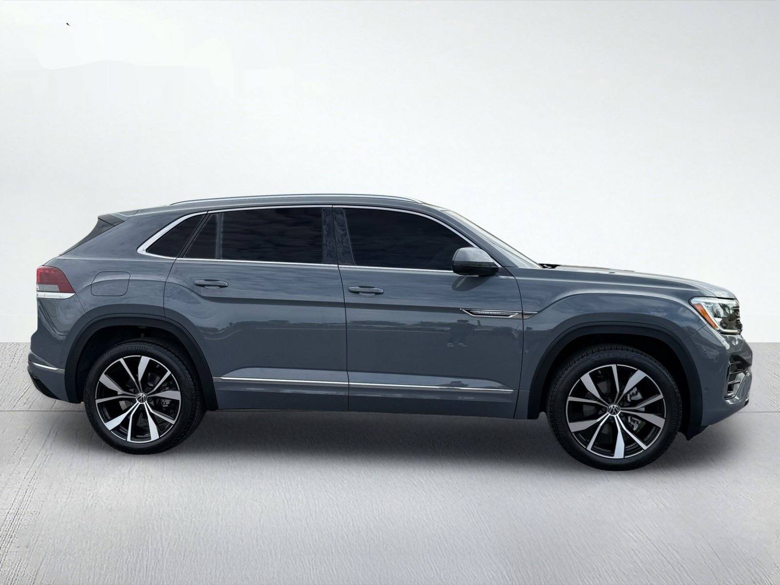 2024 Volkswagen Atlas Cross Sport 2.0T SEL Premium R-Line — photo 8 thumbnail