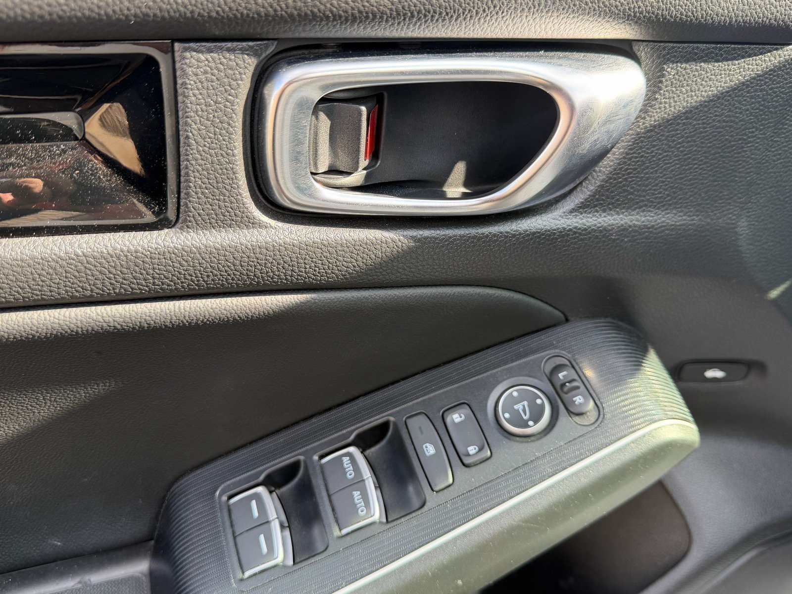 2025 Honda Civic Hybrid Sport Touring — photo 10 thumbnail