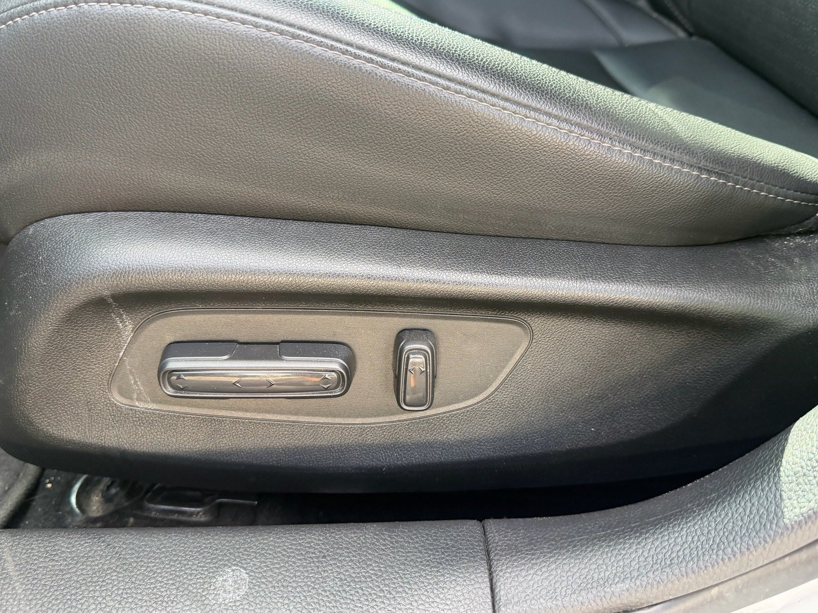 2025 Honda Civic Hybrid Sport Touring — photo 11 thumbnail