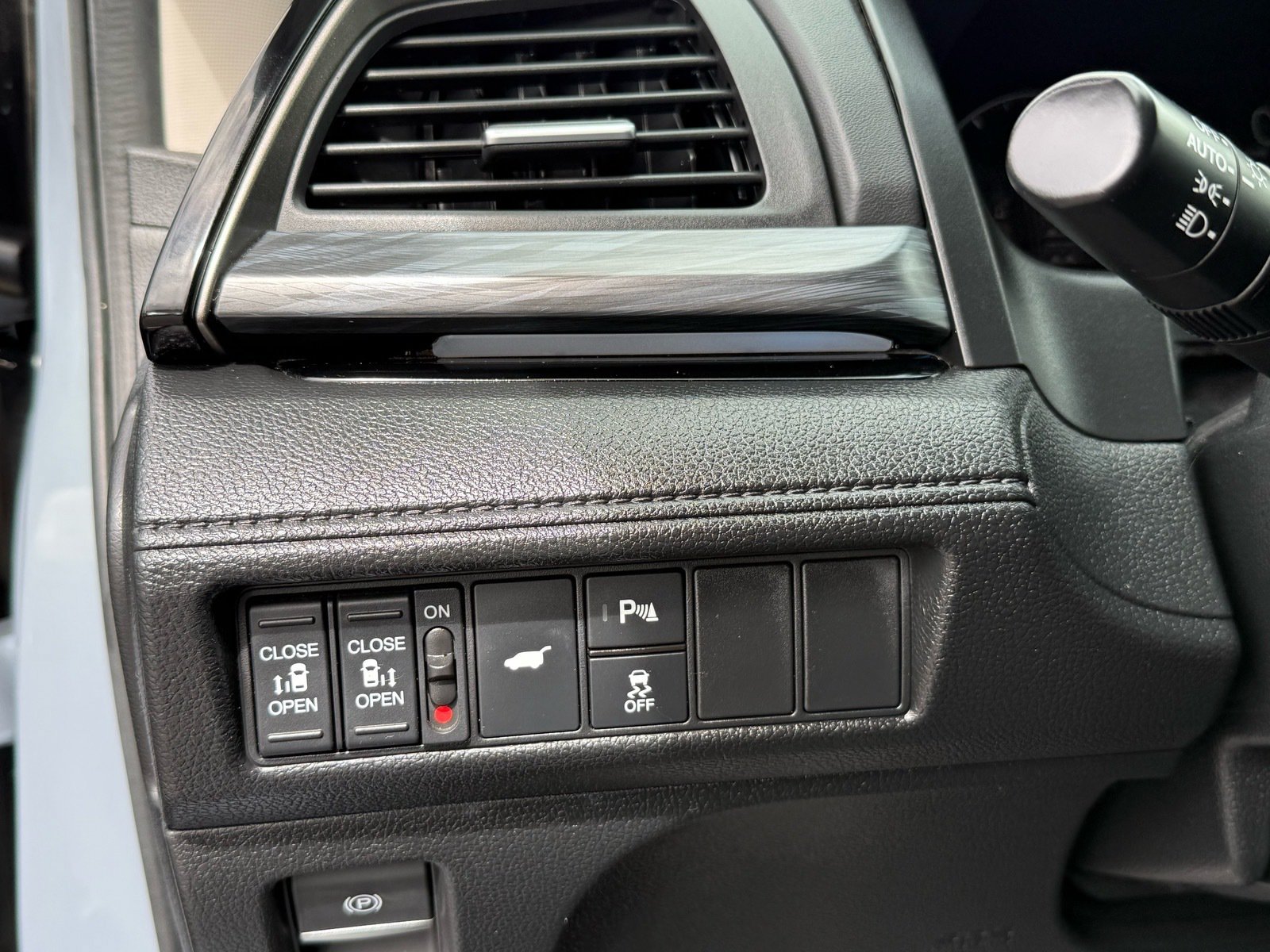 2025 Honda Odyssey Elite — photo 14 thumbnail