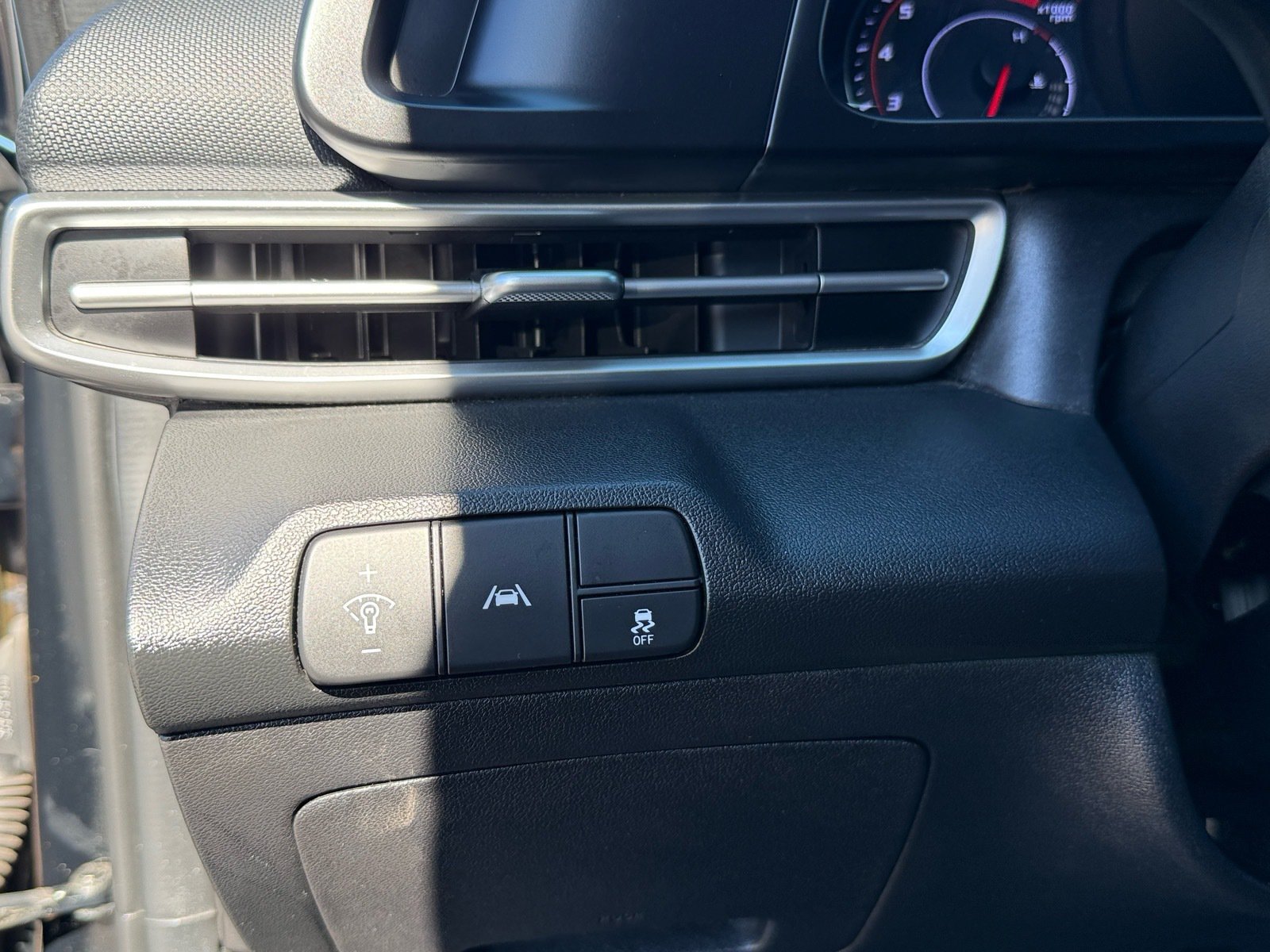 2023 Hyundai Elantra SEL — photo 14 thumbnail