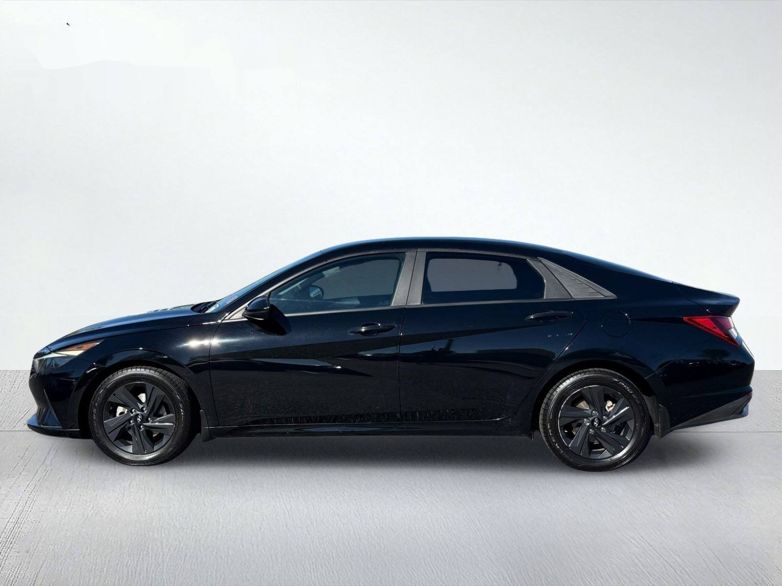 2023 Hyundai Elantra SEL — photo 3 thumbnail