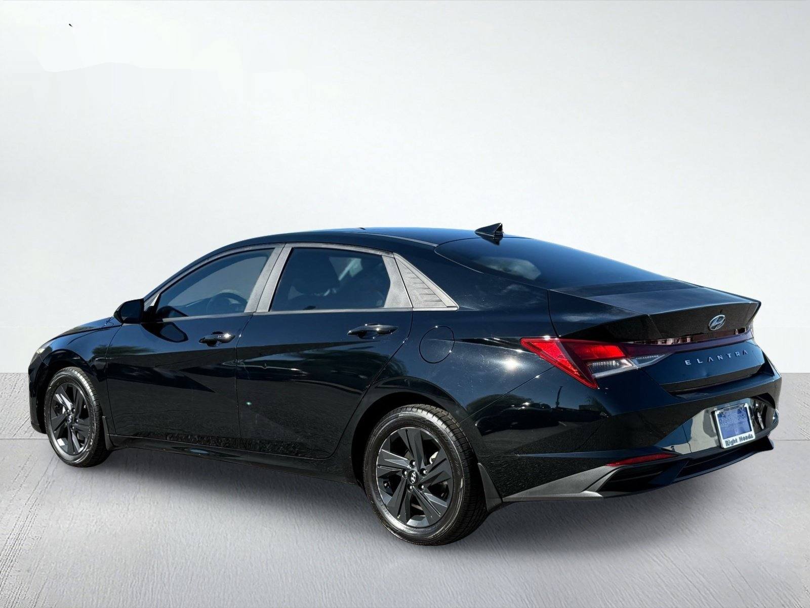 2023 Hyundai Elantra SEL — photo 4 thumbnail
