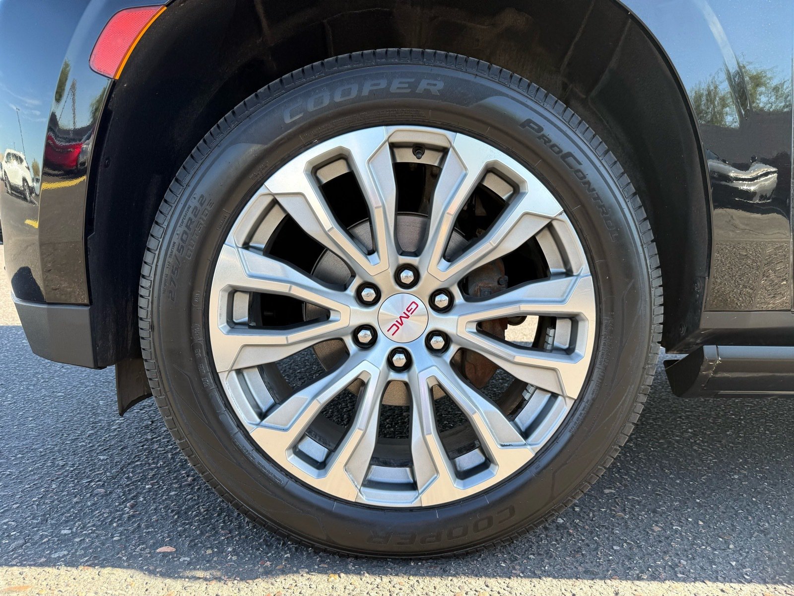2023 GMC Yukon Denali — photo 10 thumbnail