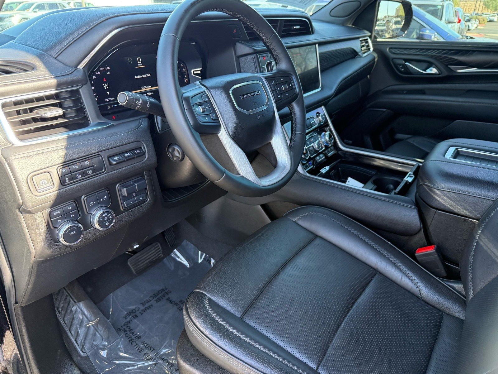 2023 GMC Yukon Denali — photo 11 thumbnail