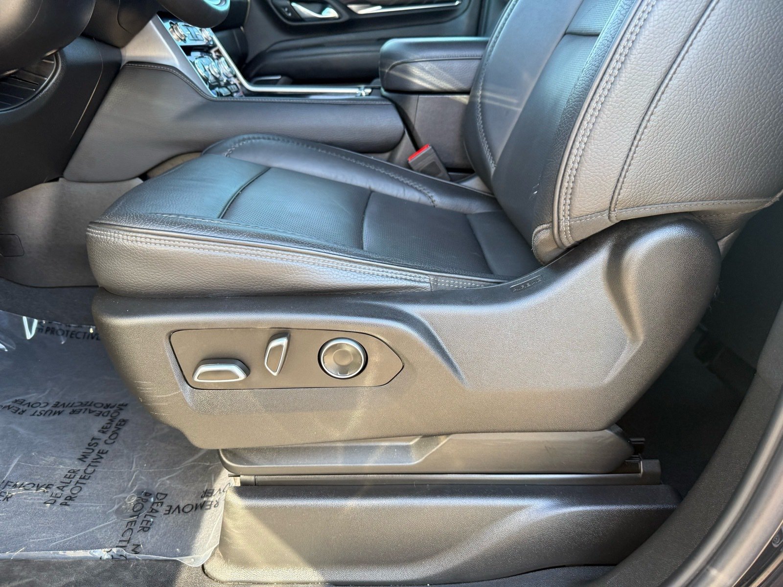 2023 GMC Yukon Denali — photo 13 thumbnail