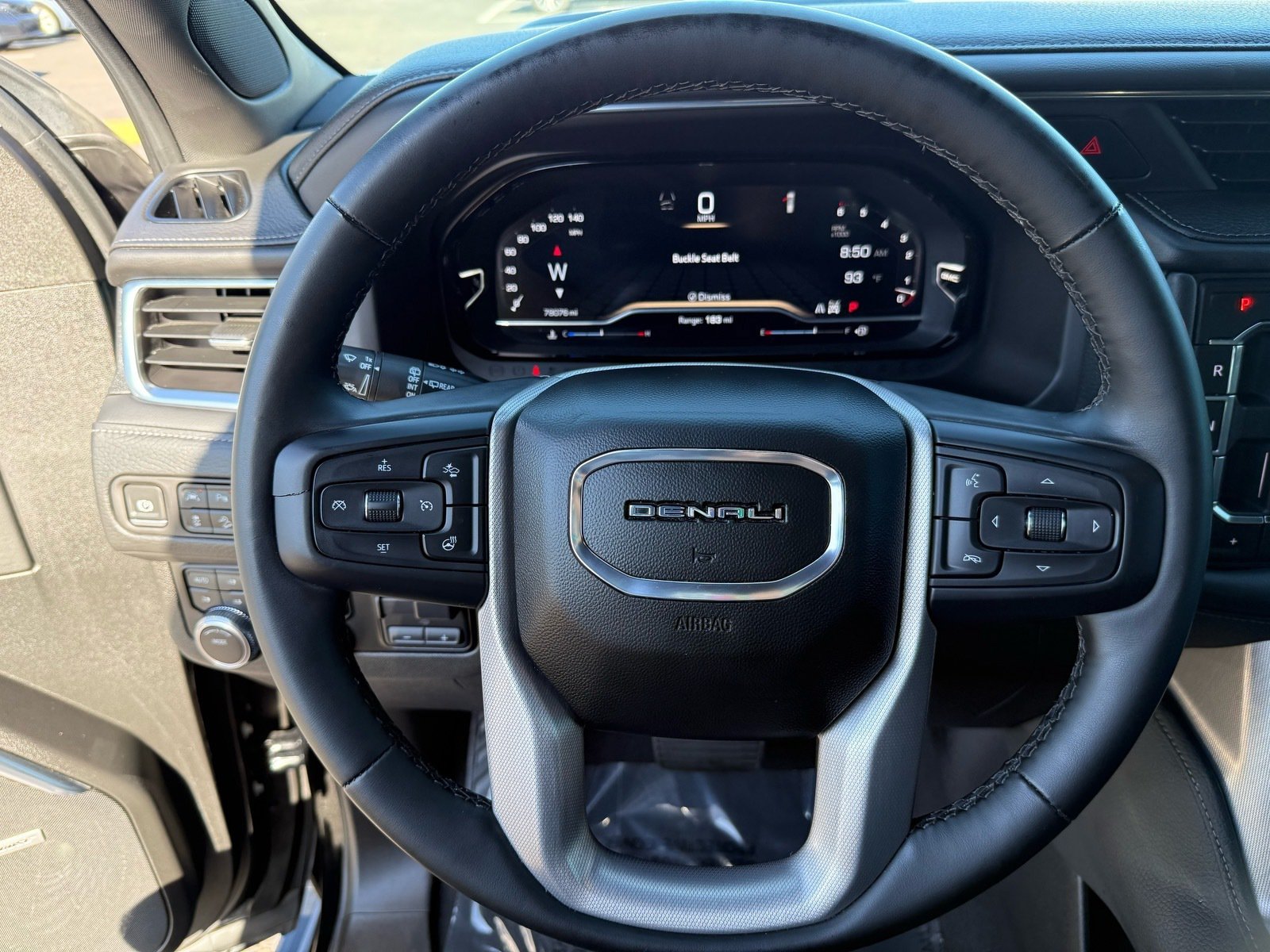 2023 GMC Yukon Denali — photo 15 thumbnail