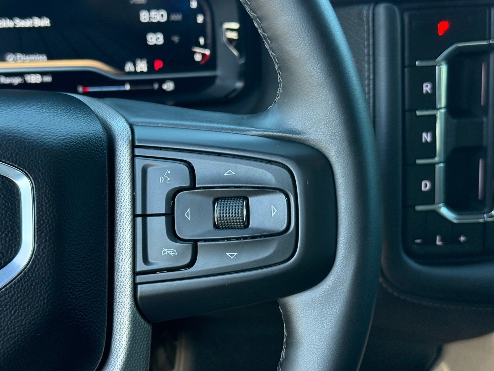 2023 GMC Yukon Denali — photo 17 thumbnail