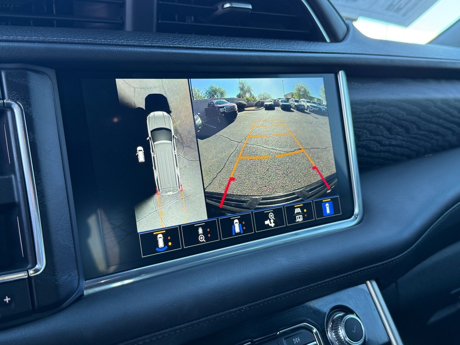 2023 GMC Yukon Denali — photo 21 thumbnail