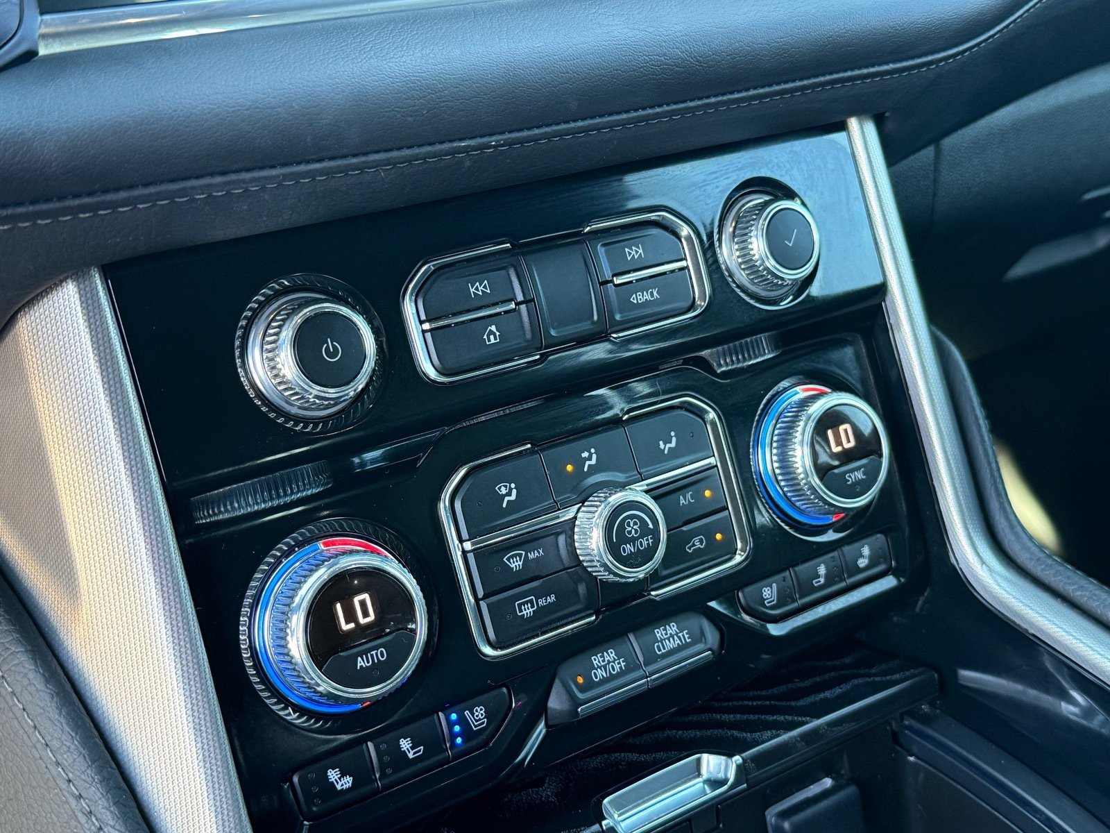 2023 GMC Yukon Denali — photo 22 thumbnail