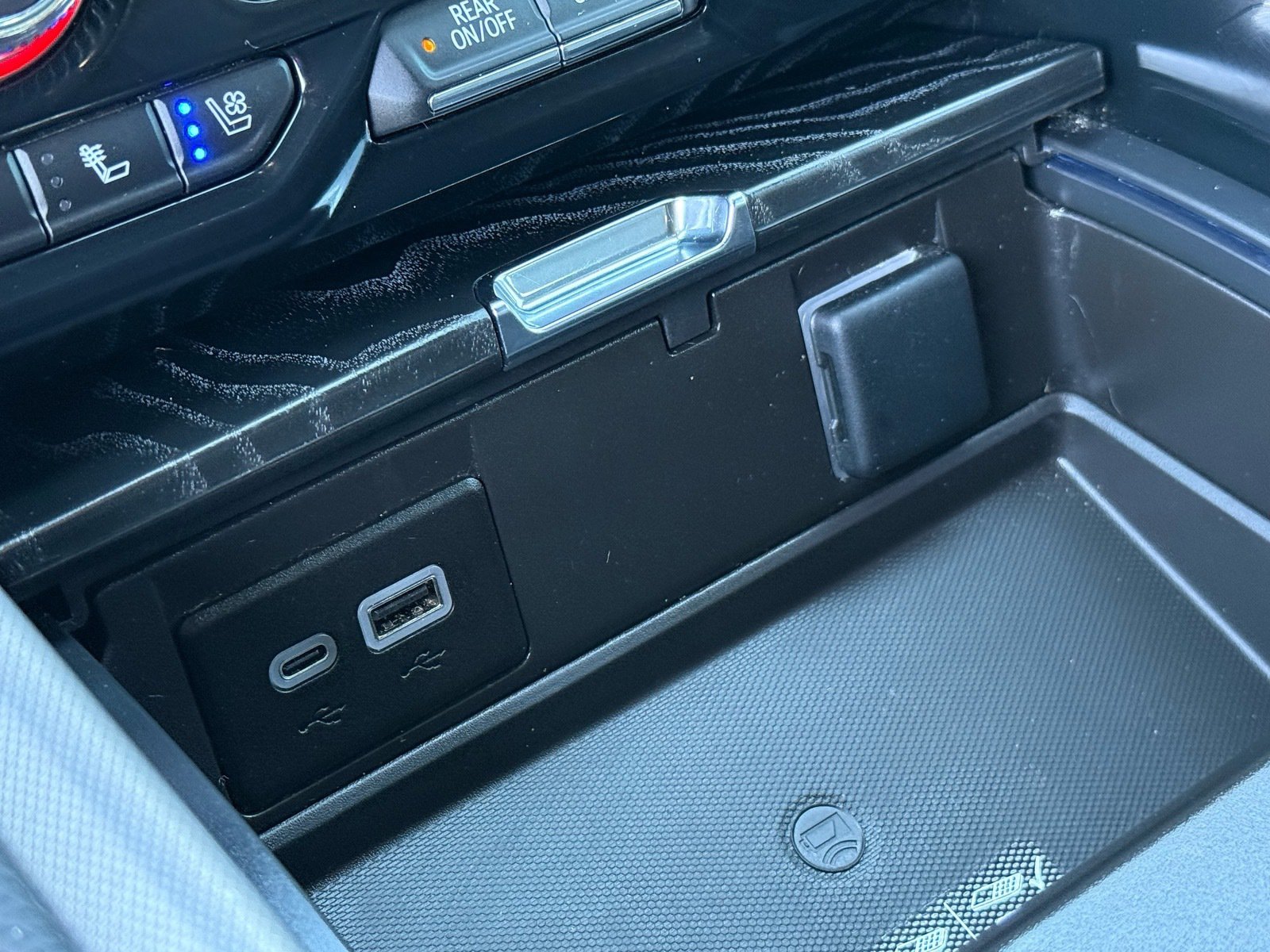 2023 GMC Yukon Denali — photo 23 thumbnail