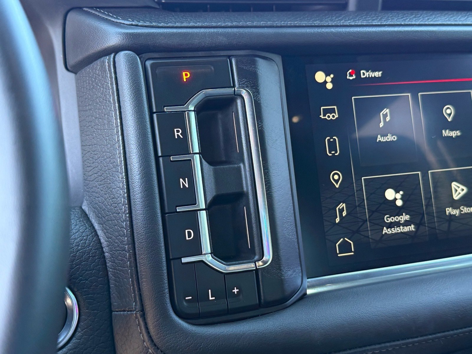 2023 GMC Yukon Denali — photo 24 thumbnail