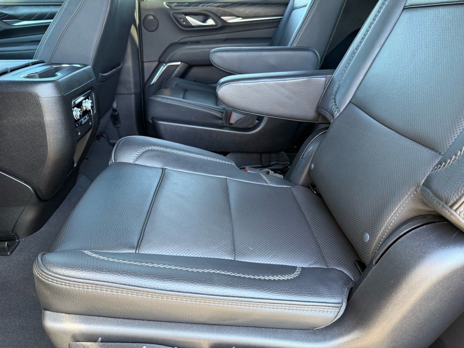 2023 GMC Yukon Denali — photo 26 thumbnail