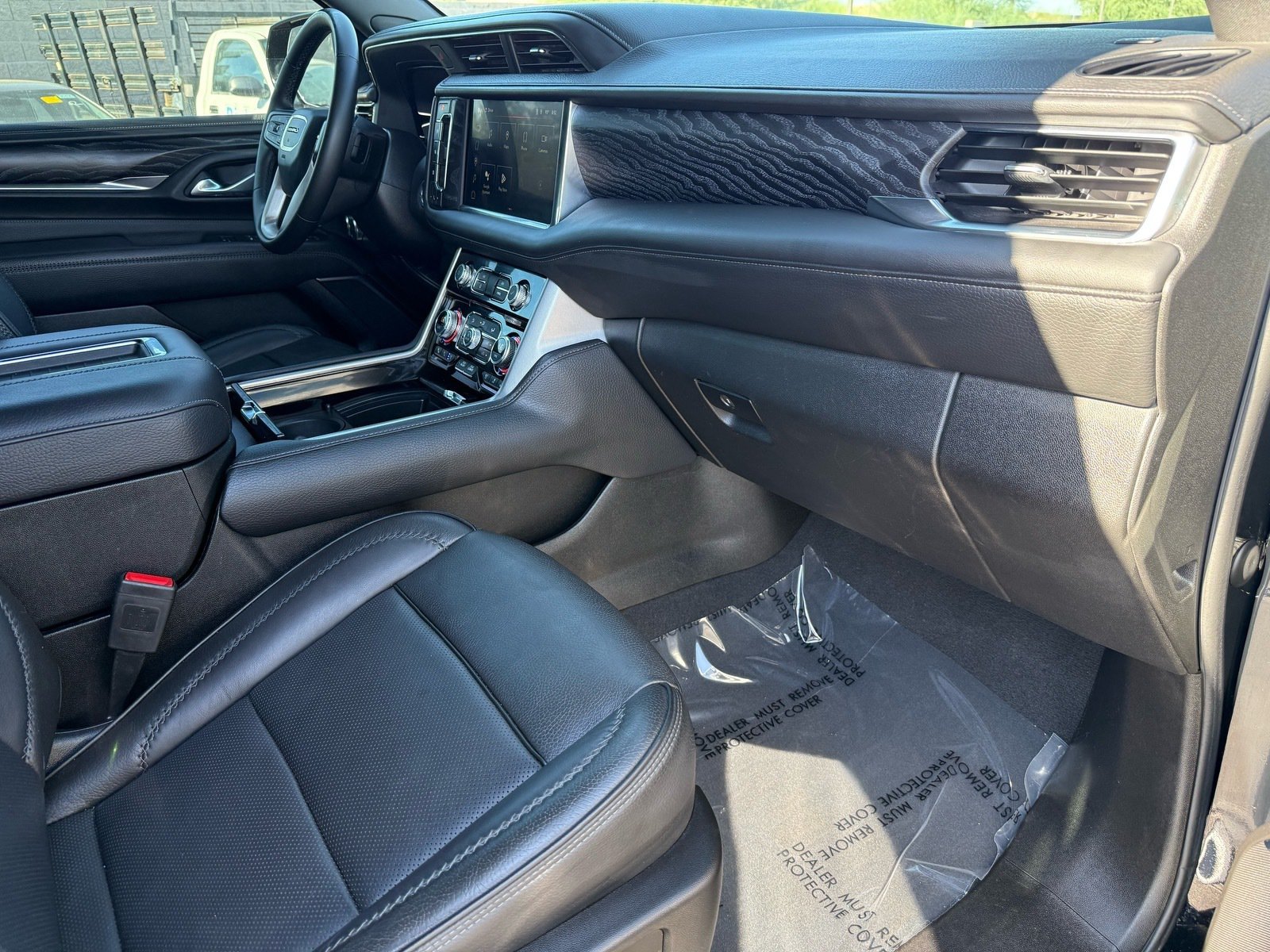 2023 GMC Yukon Denali — photo 30 thumbnail