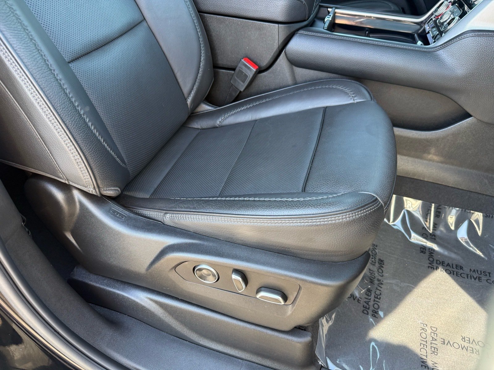 2023 GMC Yukon Denali — photo 32 thumbnail