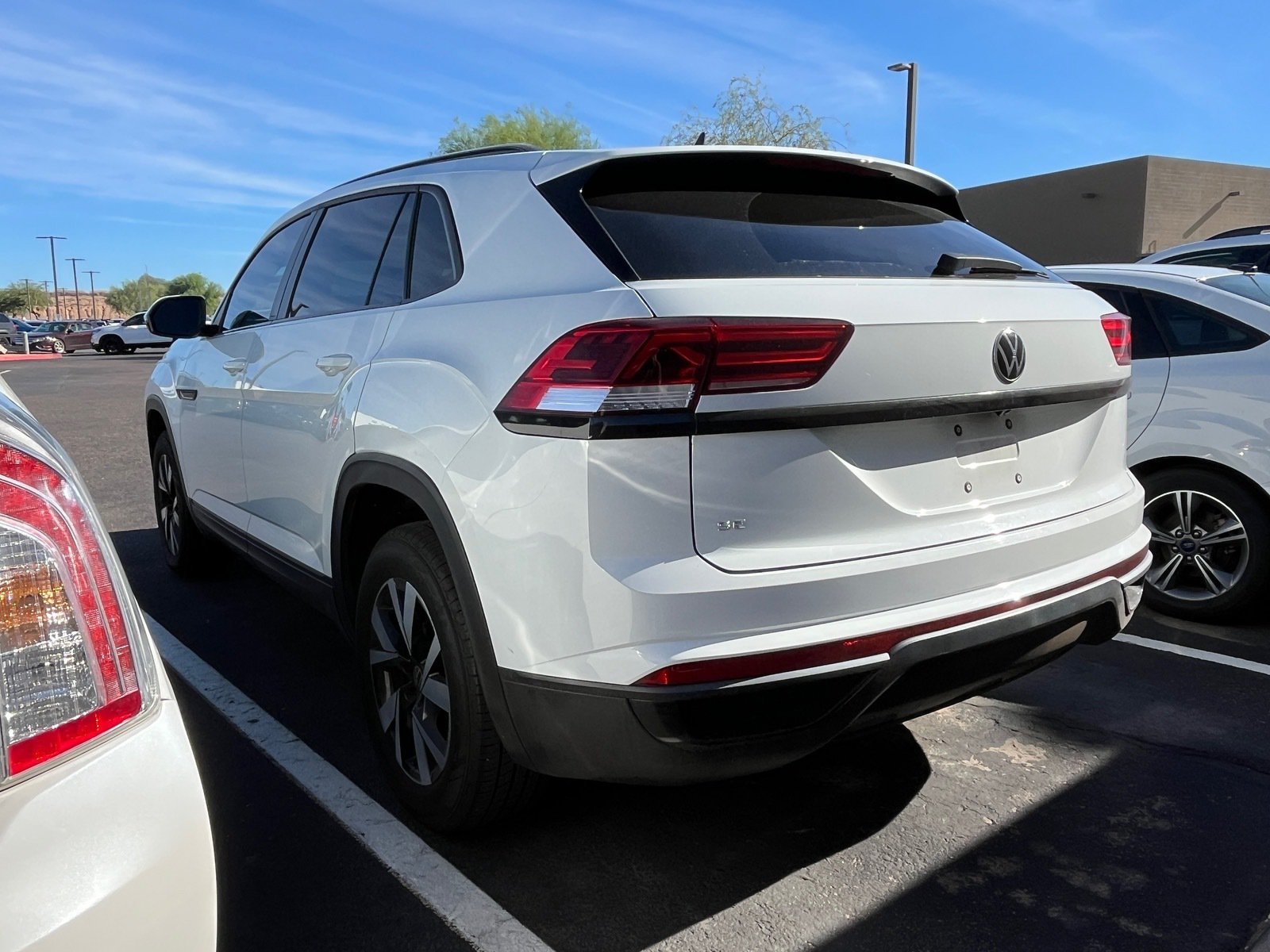 2022 Volkswagen Atlas Cross Sport 2.0T SE — photo 2 thumbnail