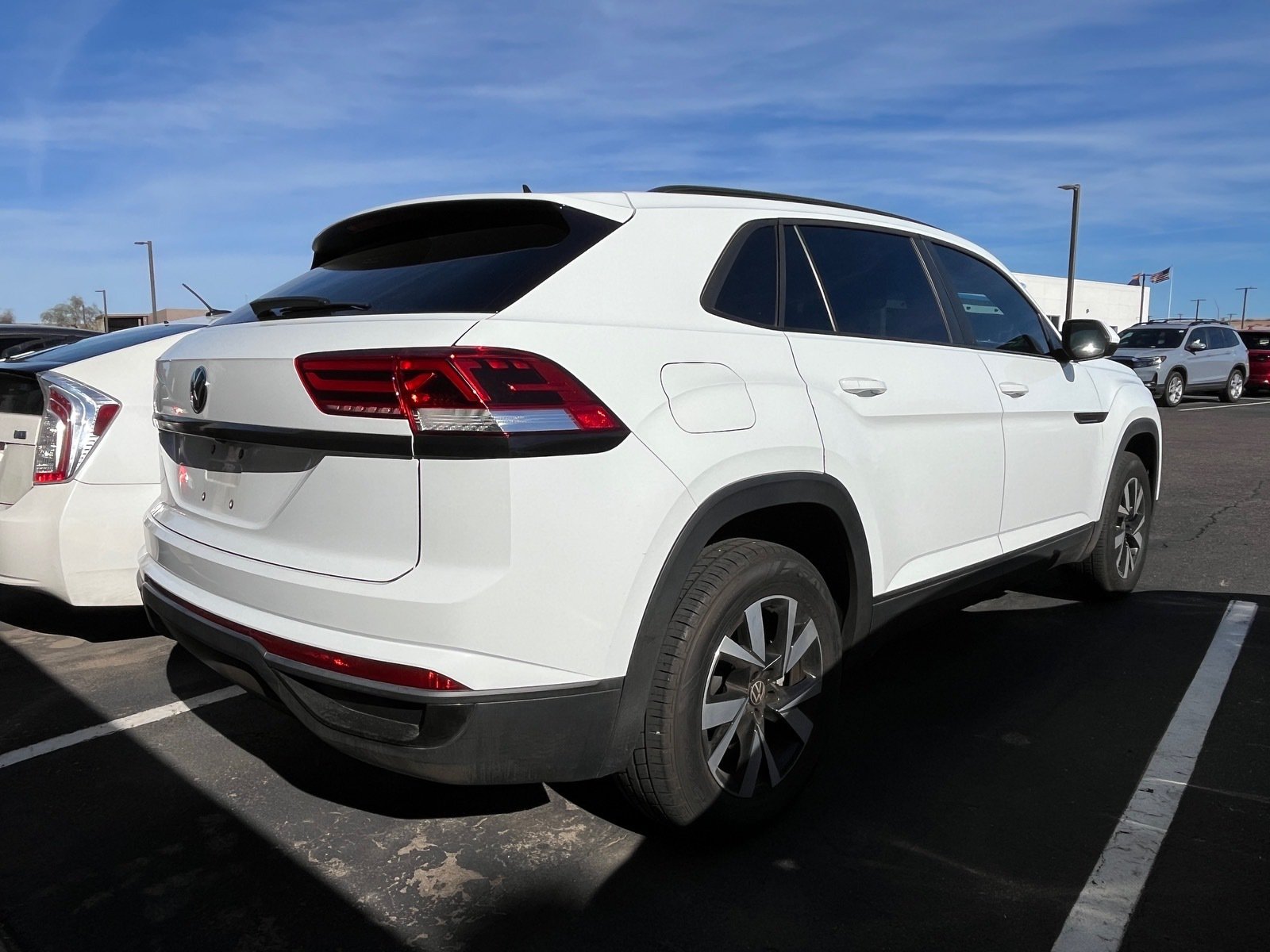 2022 Volkswagen Atlas Cross Sport 2.0T SE — photo 3 thumbnail