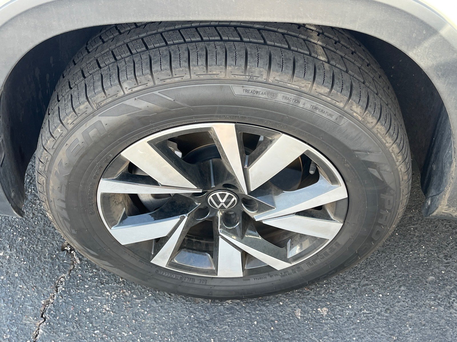2022 Volkswagen Atlas Cross Sport 2.0T SE — photo 6 thumbnail