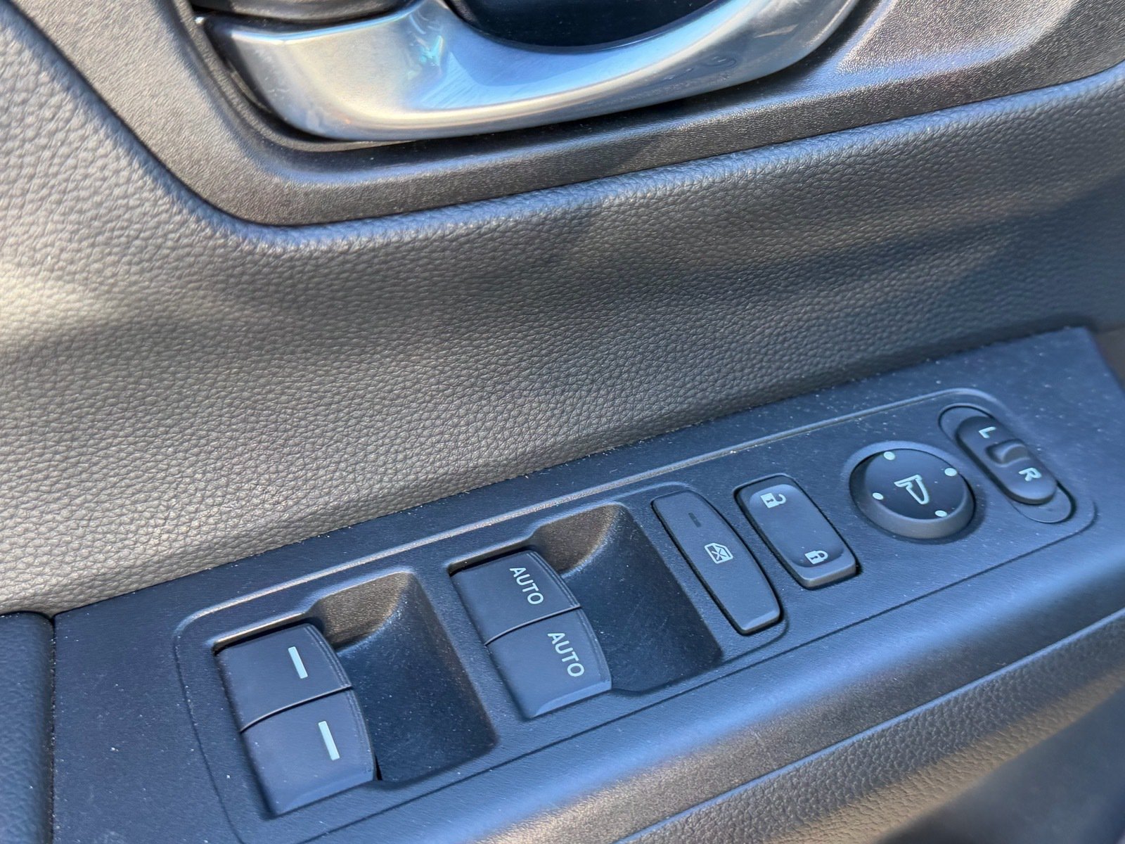 2025 Honda CR-V EX — photo 11 thumbnail