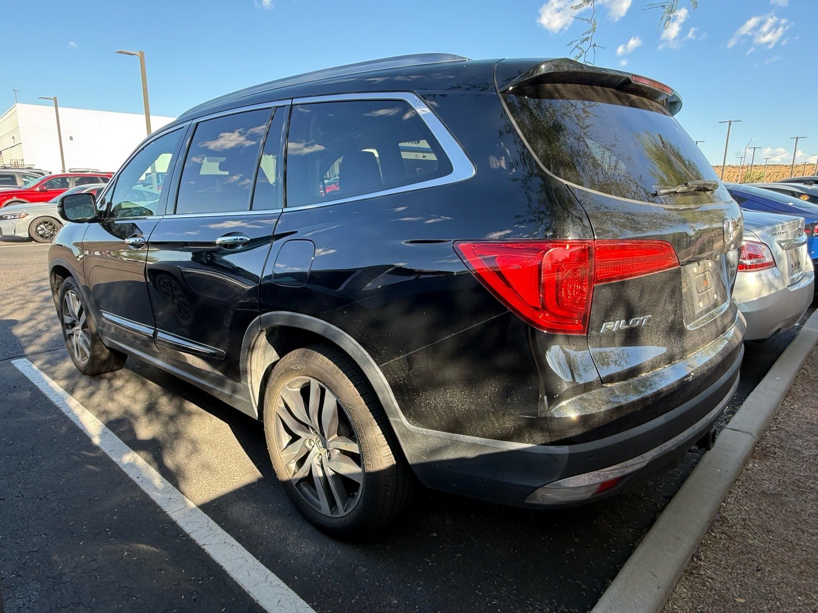 2017 Honda Pilot Touring — photo 2 thumbnail